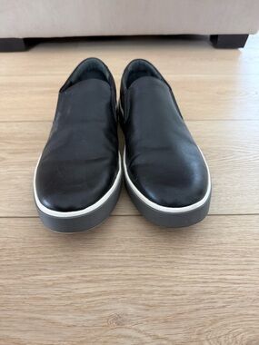 Vince Slip-On Leather Sneakers - Black